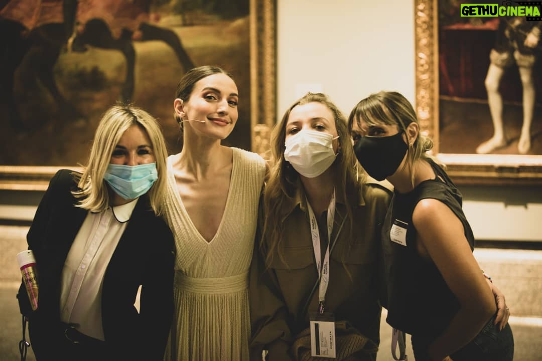 María Valverde Instagram - Pasear entre las obras del Museo del Prado, llenar sus salas de música, de poesía, de arte, de juventud… de Encuentros. De nuevo, gracias a todos los que lo habéis hecho posible ❤. #FudandciónDudamel Imágenes: @samanthalopezs ---- Having a walk through the @museoprado, filling its halls with music, poetry, art, youth... of Encuentros. Once again, thanks to all who made it possible ❤. #FundaciónDudamel Pics by @samanthalopezs