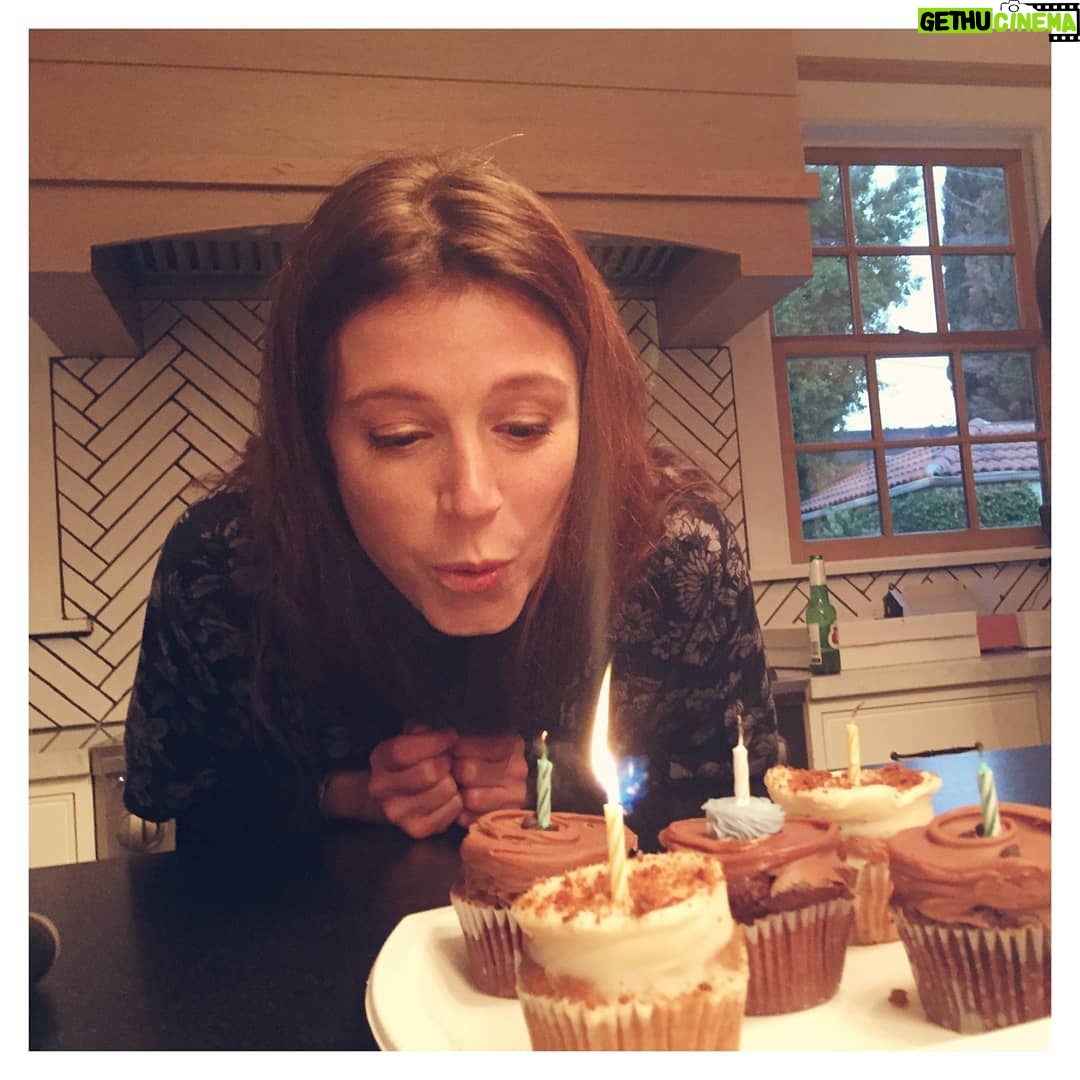 María Valverde Instagram - ¡Hoy cumple años esta personita que admiro y quiero tanto! Gracias @gabycamejo por hacer que la vida a tu lado sea mucho más bonita. Te quiero, hermana del alma 💜.