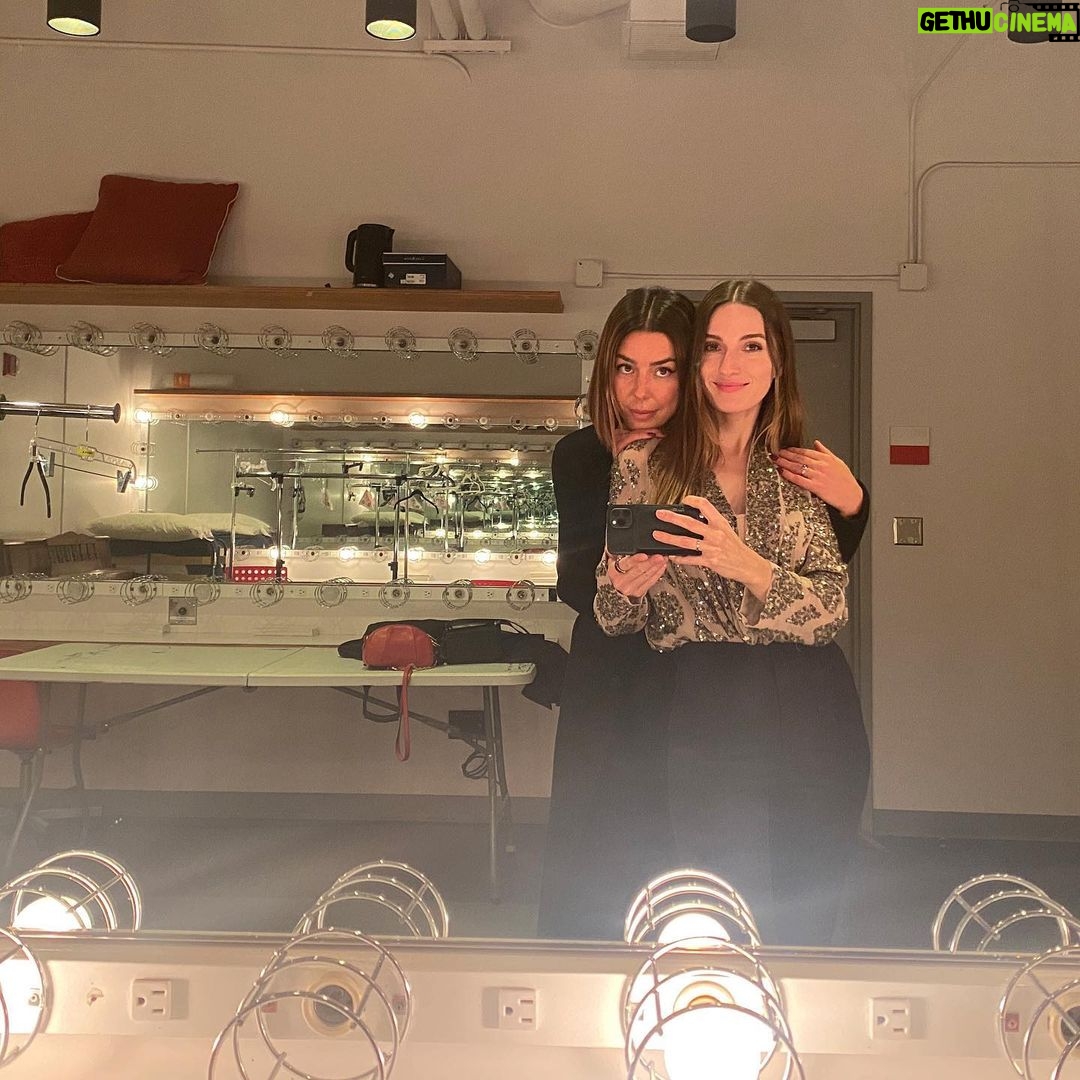 María Valverde Instagram - Hasta el infinito🌟 @inchisandrose