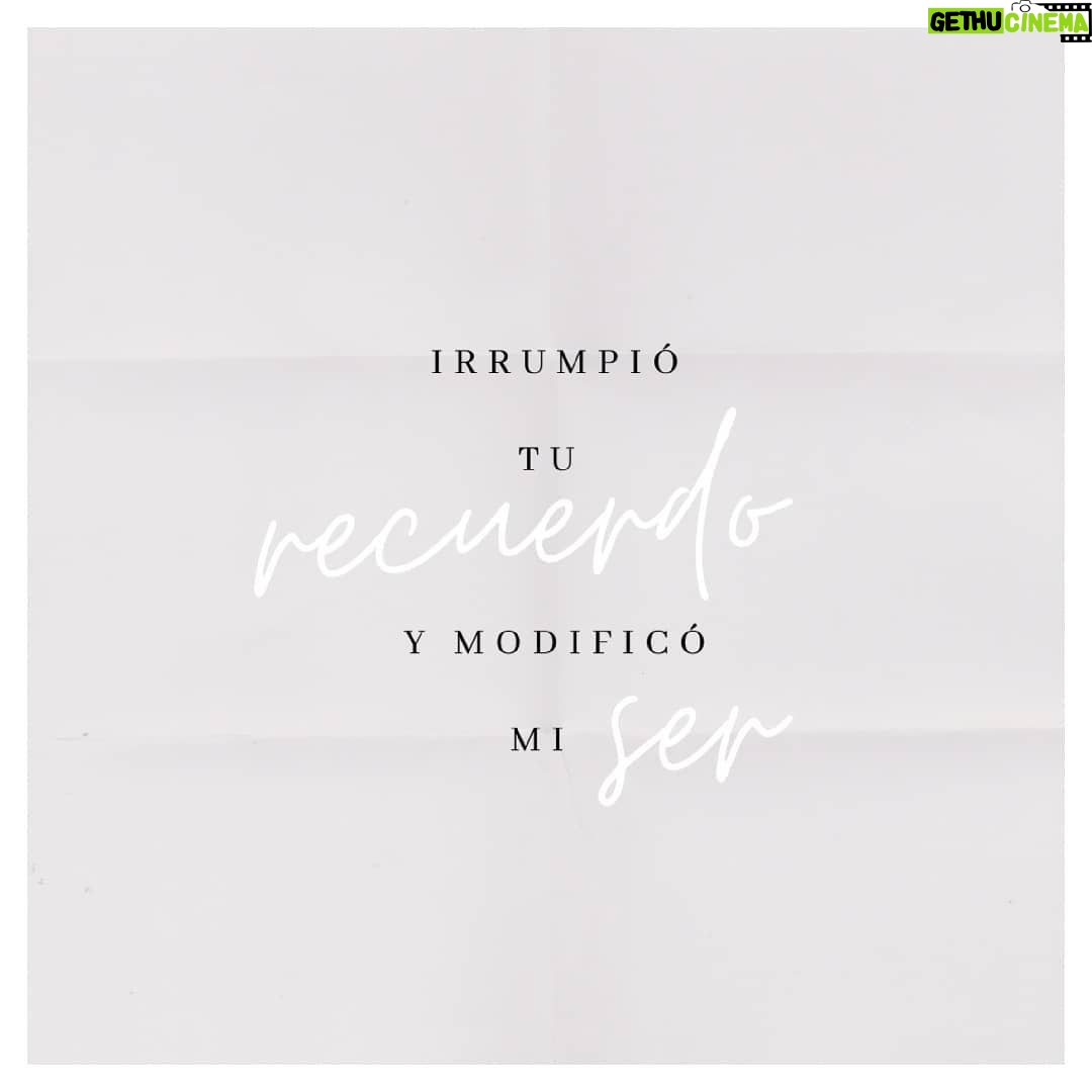 María Valverde Instagram - #AmorDeCuarentena Os espero en www.scenikus.com ❤️