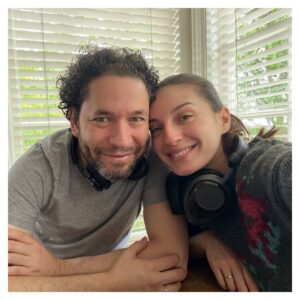 María Valverde Instagram - ¡Este domingo, repetimos! #EnCasaConGustavo ¡No os lo perdáis! 
A las 9pm en @rne y @radio5_rne y a las 7pm PT / 10pm ET en @ClassicalKUSC y @ClassicalKDFC

This Sunday, one more time! #AtHomeWithGustavo Don't miss it! 
At 9pm on @RNE and @radio5_rne. 
At 7pm PT / 10pm ET on @ClassicalKUSC and @ClassicalKDFC