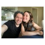 María Valverde Instagram - Hoy domingo estaré hablando de música con mi ❤️ @gustavodudamel #EnCasaConGustavo, en el primer programa en español en @ClassicalKUSC y @ClassicalKDFC en décadas. A las 7pm PT / 10pm ET, ¡manténganse en sintonía! Se escuchará online, de forma gratuita, desde cualquier parte del mundo 😉 Today, Sunday, I'll be talking about music with my ❤️@gustavodudamel #AtHomeWithGustavo, in the first all-Spanish-language program on @ClassicalKUSC and @ClassicalKDFC in decades. At 7pm PT / 10pm ET, stay tuned! It will be heard online for free from anywhere in the world 😉