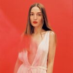 María Valverde Instagram - TODO AL ROJO❤️ Team: Talent: @soylavalverde AD & Photo @esperanzamoya Photo Assistant @hellomorph Film & color grading @aulagalab Stylist @cindyfigueroa_official Make up & hair @paulasoroa Dress @muht_ At @platocenital Thanks to @inchisandrose
