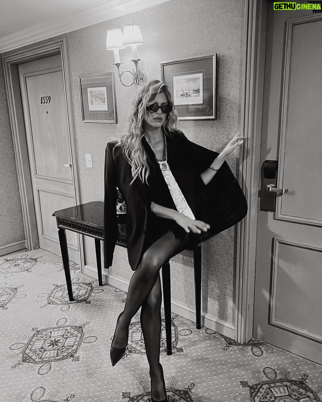 María del Cerro Instagram - Styling @maiteirazu para @bafweek_oficial Look @kosiuko by @tresemmearg Shoes @lachicadelosstilettos Makeup @celesteuria Hair @eddierodriguez_23 Ph @daianarosembergph Location @parktowerbuenosaires
