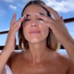 María del Cerro Instagram - En estos días de verano me cuido más que nunca mi Piel 🧘✨, me gusta sentirme Fresca y ahora me enteré acerca de esta nueva Tecnología de @lancome E-Skin Expert que lo Pueden hacer desde la Página Oficial para hacerse un Testeo Oficial y cuidarse más Aún sabiendo que necesita cada uno ! Me pareció espectacular, para poder hacértelo donde estés ! Y saber más de tu Piel 🤩 . Aprovecho para dejarles un 10% off para mi comunidad con el codigo MERY-SKIN (exceptuando cofres y beauty box) @lancomeofficial #summerbylancome #skinexpert