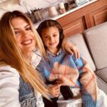 María del Cerro Instagram - Y Pensar que a su misma edad yo moría por trabajar con Cris ♥️ bailaba todas las canciones de chiquititas sin parar ….., hoy ella, Mila con 8 Años me acompaña a mi a las grabaciones ❤️🎥🌻, háblame de Sueños 🥰🥹♥️ . Este fue mi Dump de hoy 🎥♥️🇺🇾 Montevideo, Uruguay
