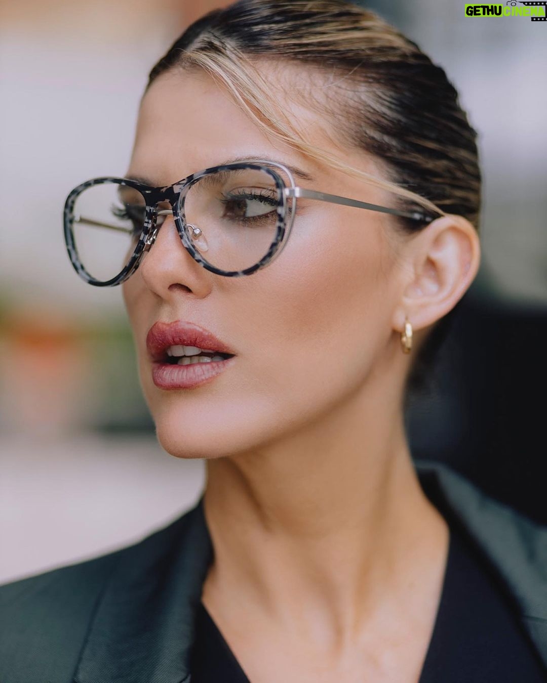 María del Cerro Instagram - En todas las Ópticas del País 🇦🇷♥️😍 mi Línea de Lentes @mdc.eyewear