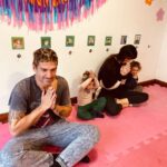 María del Cerro Instagram - Estoy desmayada de Amor con estas fotos que me pasan de la clase abierta de Calita hoy en 🇺🇾♥️ , la visita de papito y este encuentro de Yoga y Amor 🧘 ♥️ Gracias Dios 🙏♥️🥰 Pd : ver la 2da foto 🥹♥️ 🧘‍♀️