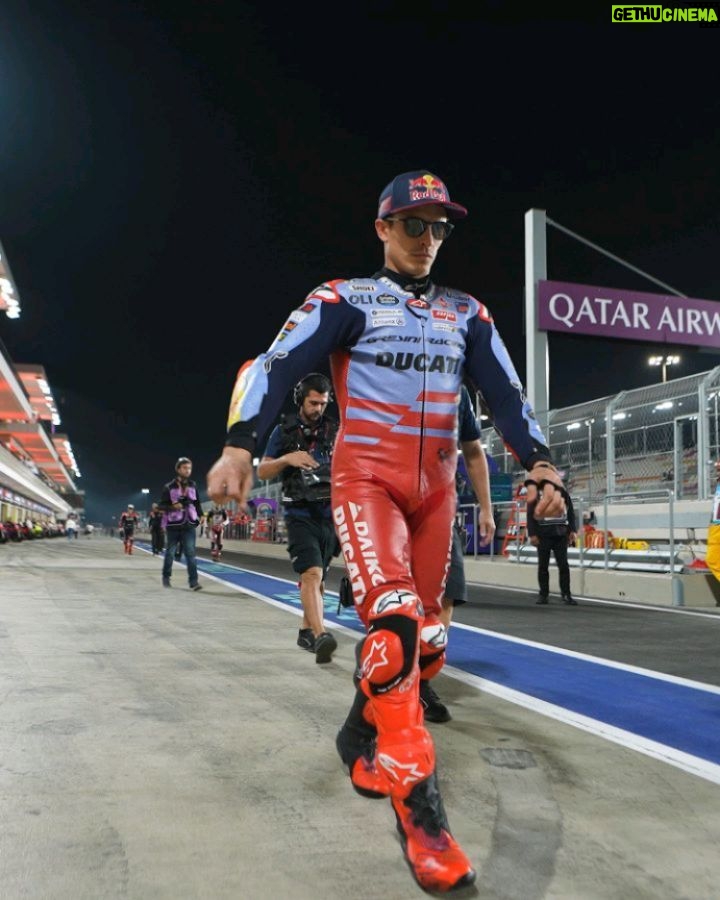 Marc Márquez Instagram - La primera carrera del año siempre es especial, vuelven esas mariposas que tanto echábamos de menos. El principal objetivo era hacer un fin de semana sólido y lo hemos conseguido (P.4) Gracias por todo el trabajo @gresiniracing 🤜🏼🤛🏼😁 First race of the year is always special, with those extra butterflies that we miss so much. Our main goal was to have a solid weekend and we achieved it (P.4) Thanks for all the hard work!! #MM93 #QatarGP Lusail International Circuit
