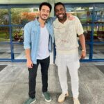 Marcos Veras Instagram - Ontem a invasão foi com esse amigo amado e ídolo @olazaroramos . Foi divertido demais. Teve até show de imitação 😂. E vocês, curtiram ? #marcosveras #vamoinvadirsuacasa #bbb24