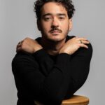 Marcos Veras Instagram - Hoje eu mando um abraçaço em mim mesmo. Semana de paz e amor pra vocês 🍀 📷 @retratoslucas