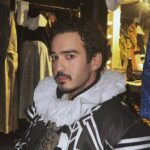 Marcos Veras Instagram - Dia Mundial do Teatro 🎭 E aproveito pra avisar que o musical mais premiado de 2023 terá curtíssima temporada em terras cariocas. Somente de 5 de abril a 5 de maio. Tem que ver! É Shakespeare! Do nosso jeito mas é pô ! Você vai dar boas risadas. Garanto! Ingressos á venda! Tem link aqui na Bio. Evoé ! Viva o Teatro hoje e sempre @musicalpodre #shakesapeare #musical #diamundialdoteatro 📷 @caiogallucci