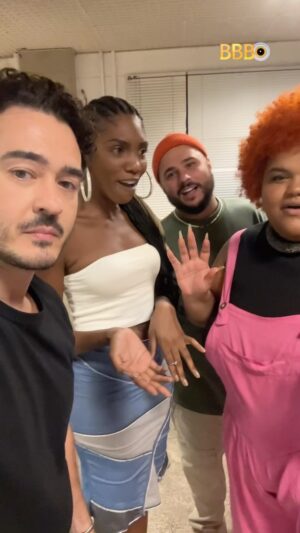 Marcos Veras Instagram - 🚨 ALERTA INVASOR NO @BBB‼️ 🚨 pra avisar que daqui a pouco tem #MesacastBBB ao vivo, às 20h, com @edgama, @thamirysborsan, @omarcosveras e @kesiaoficial! 🗣️ Bora falar muito sobre #BBB24? 

Acompanhe no @globoplay, @gshow e @multishow! #RedeBBB