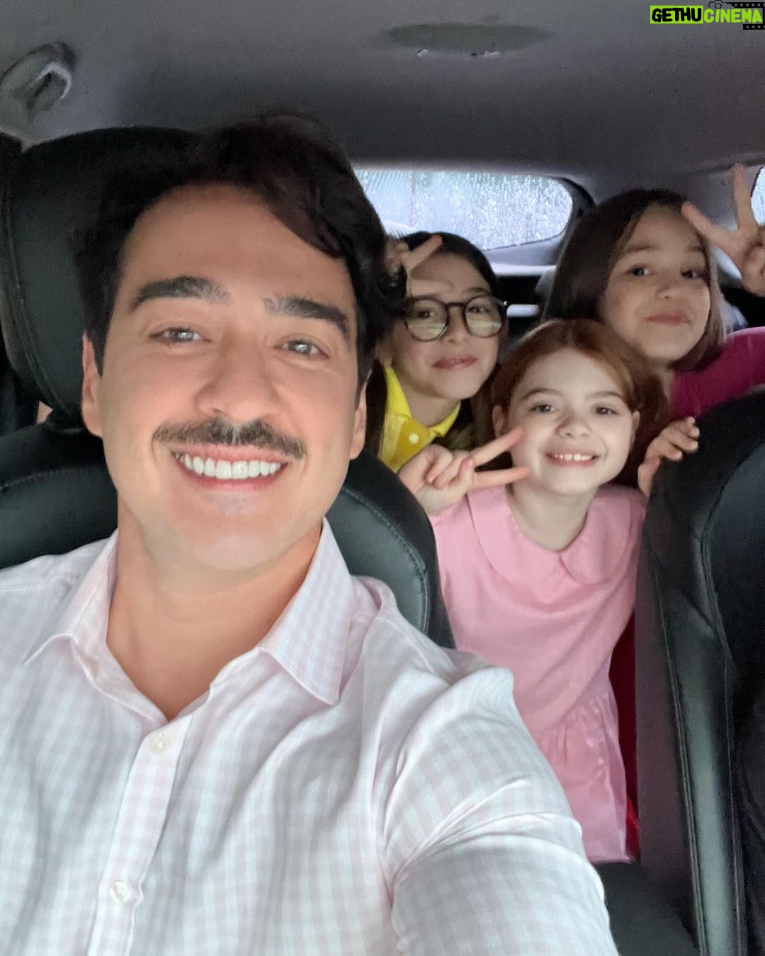 Marcos Veras Instagram - Um #tbt recente das filmagens recém terminadas de Turma da Mônica - Origens, série que estreia esse ano no @globoplay . Agradeço demais aos amigos da @bionicafilmes que realizaram o sonho de fazer parte de um universo tão importante na vida de todos nós. O mundo de Maurício de Sousa. Obrigado @belvaliante e toda equipe linda de direção . Obrigado aos meus colegas de elenco. Valeu Turma da Mônica. Foi lindo! E já já você vai poder ver #turmadamonica