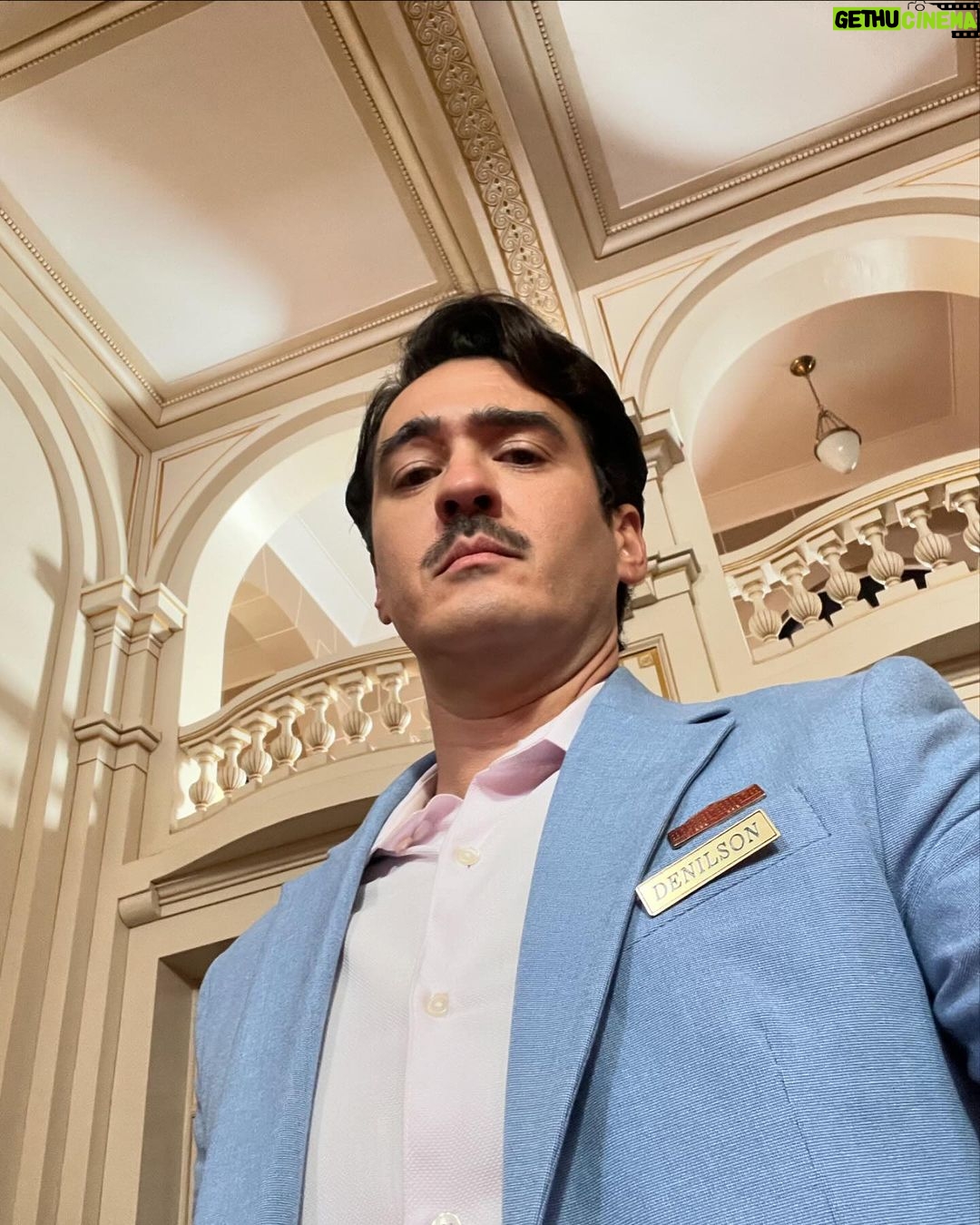 Marcos Veras Instagram - Um #tbt recente das filmagens recém terminadas de Turma da Mônica - Origens, série que estreia esse ano no @globoplay . Agradeço demais aos amigos da @bionicafilmes que realizaram o sonho de fazer parte de um universo tão importante na vida de todos nós. O mundo de Maurício de Sousa. Obrigado @belvaliante e toda equipe linda de direção . Obrigado aos meus colegas de elenco. Valeu Turma da Mônica. Foi lindo! E já já você vai poder ver #turmadamonica