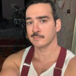 Marcos Veras Instagram - Há dois anos estreava #alémdailusão . Novela de @alessandrapoggiautora e direção de @luizhrios . E que delícia que foi brincar de Enrico junto dessa gente talentosa #tbt