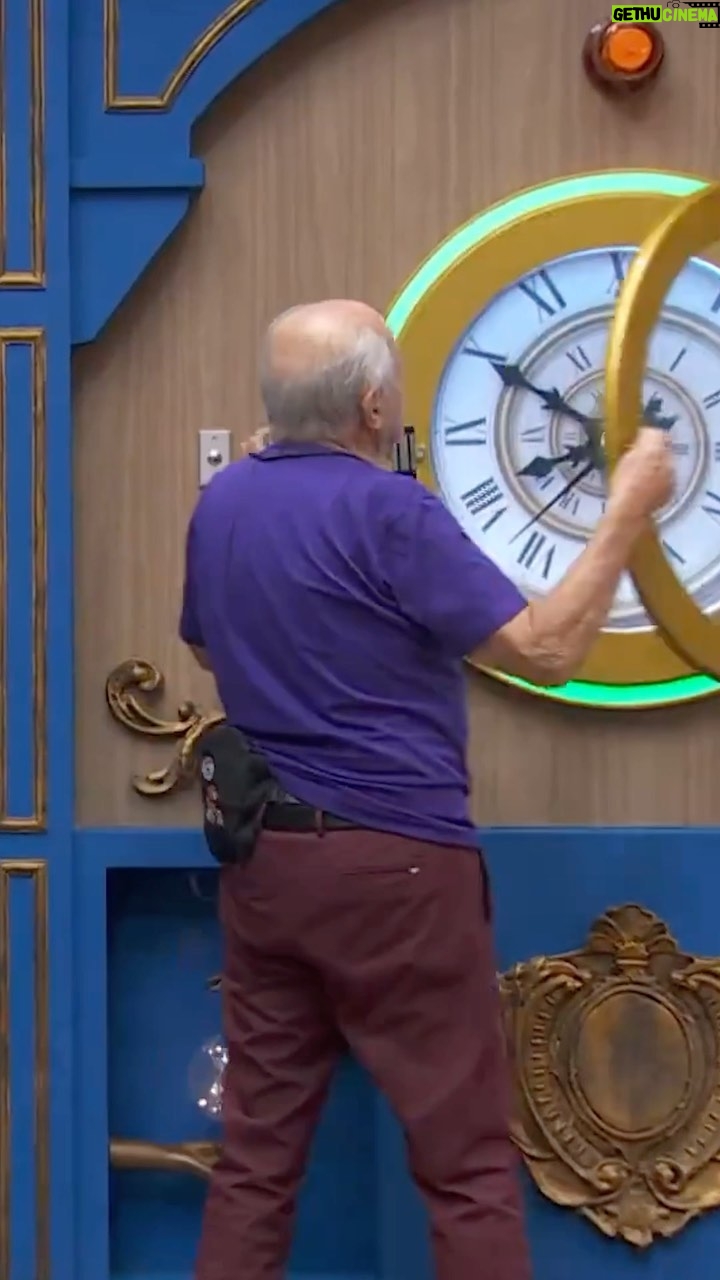 Marcos Veras Instagram - 🚨E o @aryfontoura que apertou o botão da desistência no #BBB24! #BBBNoGloboplay