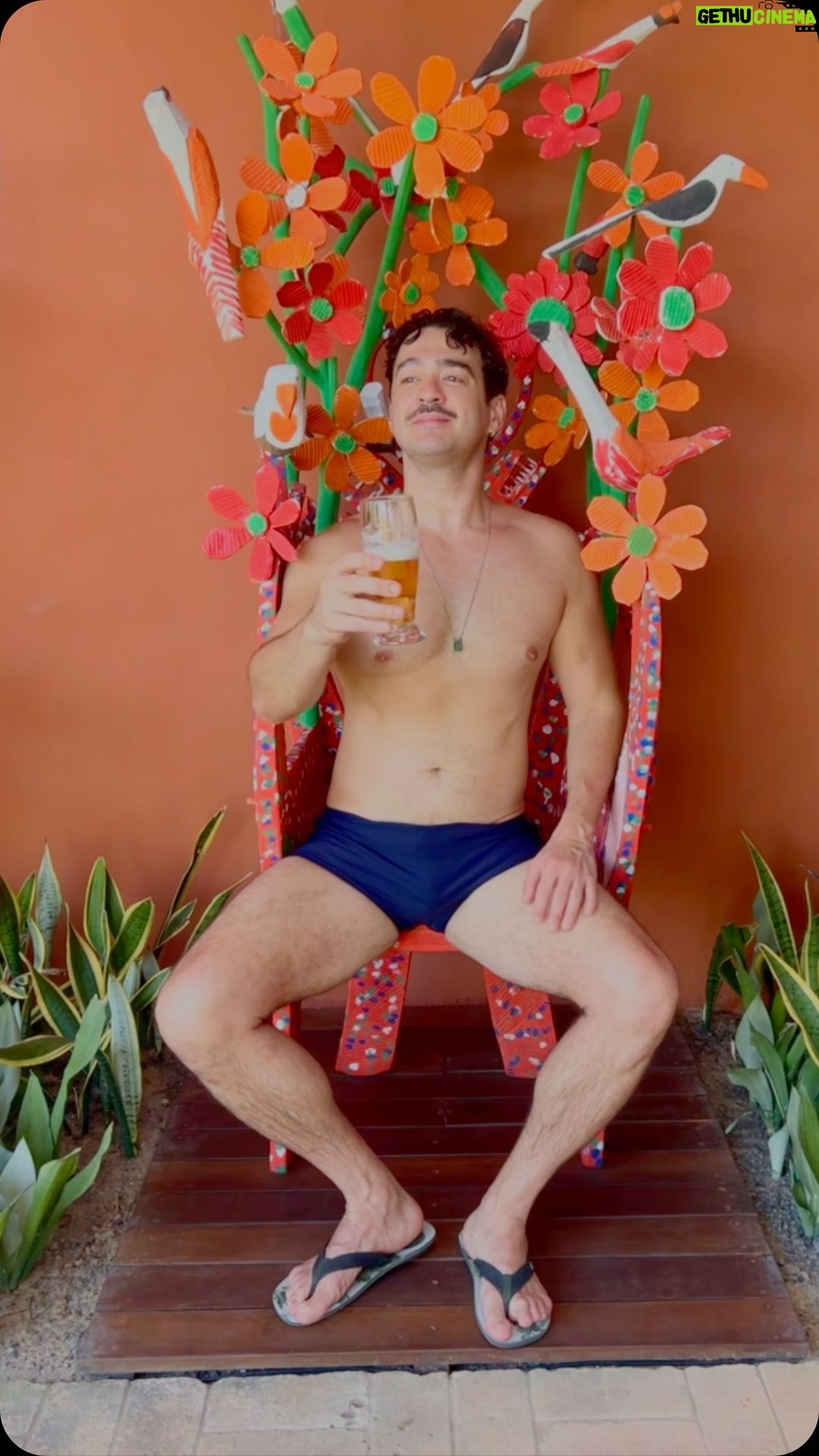 Marcos Veras Instagram - Como diz o ditado popular contemporâneo de Naldo Benny “ lugar especial para pessoas especiais” Sempre especial virar o ano e passar dias com essa turma que amo❤️ Obrigado Alagoas! Valeu @pousadarotaecologica e @gabrielsondet pela receptividade de sempre. Feliz 2024 🍀🤍