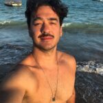 Marcos Veras Instagram – Férias acabando! Vem 2024 que vou lhe usar hein 🍀🏝️