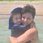 Marcos Veras Instagram – O dia hoje é todo dela! Mulher, mãe, atriz, autora. Rosanne é múltipla. Uma grande mulher. Minha parceira, companheira, minha cúmplice. Viva você! Seja feliz e feliz e feliz, amor, amor amor ❤️