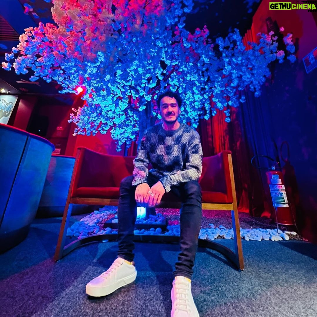 Marcos Veras Instagram - Atores são vistos em restaurante japonês e se comportam como turistas. A quadrilha conhecida como DNA do Voucher registrou momentos de euforia antes de serem presos na operação Meterelhorê um Voucher ( contém ironia) Obrigado pela acolhida @ouesushi #cinema