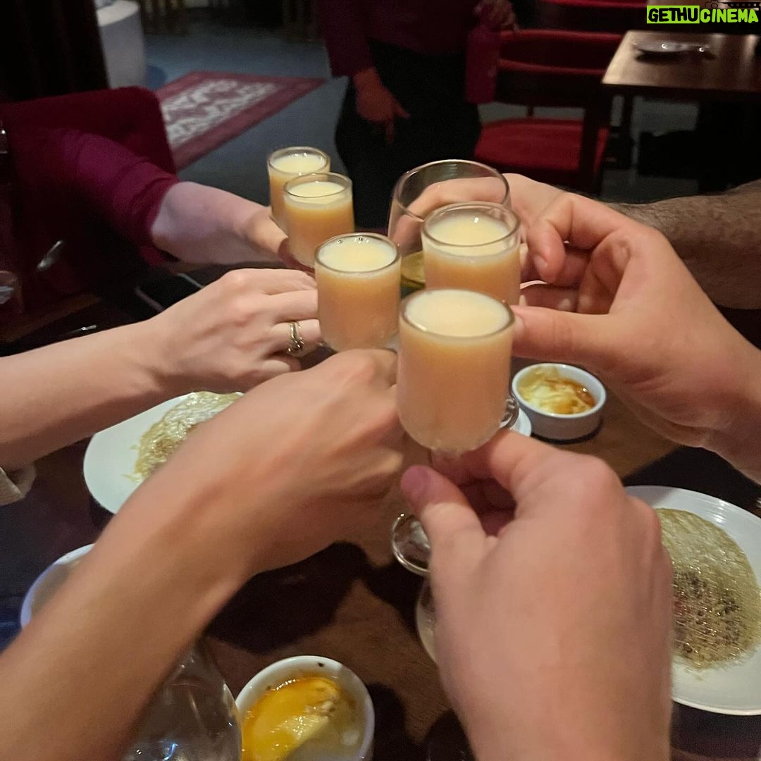 Marcos Veras Instagram - Atores são vistos em restaurante japonês e se comportam como turistas. A quadrilha conhecida como DNA do Voucher registrou momentos de euforia antes de serem presos na operação Meterelhorê um Voucher ( contém ironia) Obrigado pela acolhida @ouesushi #cinema