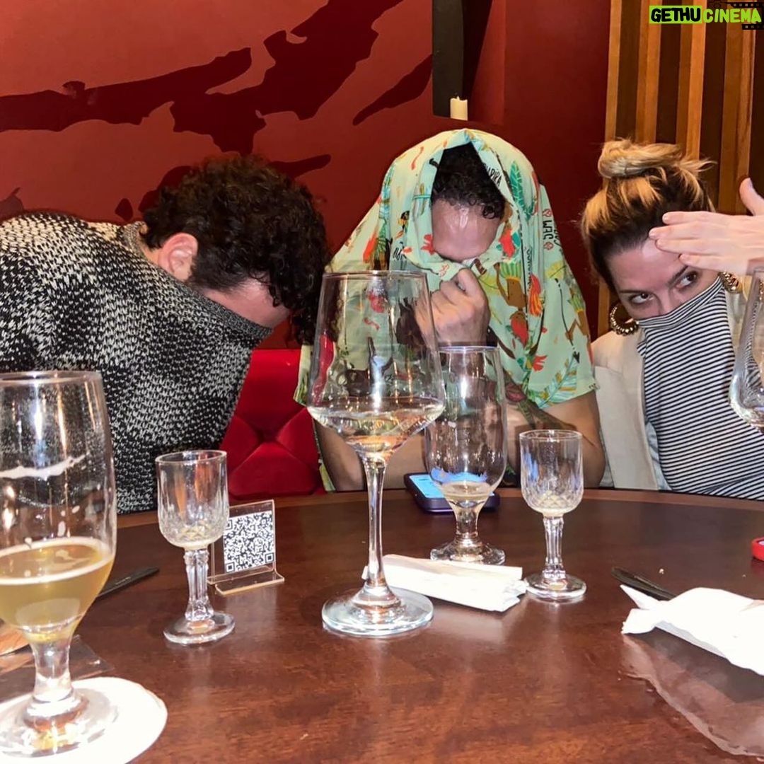 Marcos Veras Instagram - Atores são vistos em restaurante japonês e se comportam como turistas. A quadrilha conhecida como DNA do Voucher registrou momentos de euforia antes de serem presos na operação Meterelhorê um Voucher ( contém ironia) Obrigado pela acolhida @ouesushi #cinema