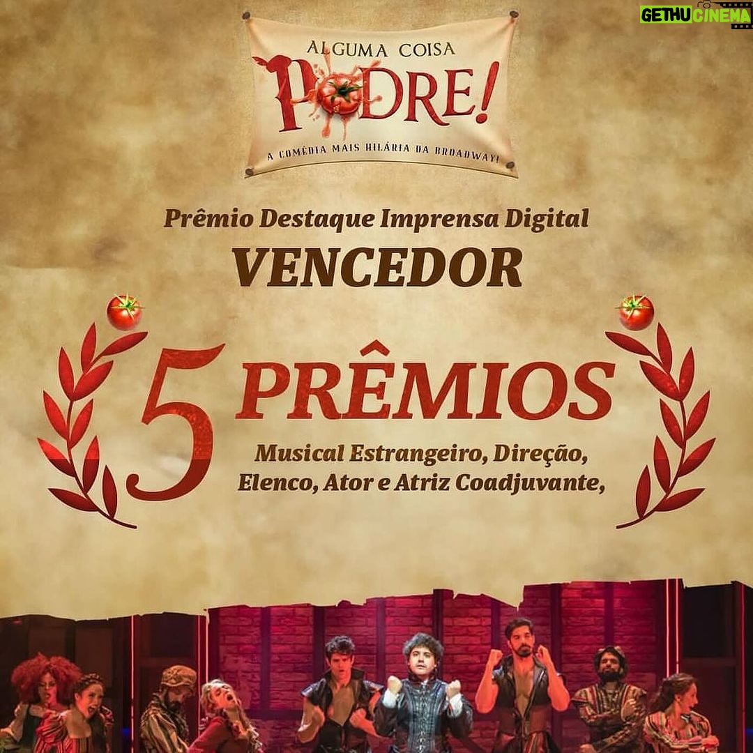 Marcos Veras Instagram - E ontem foi dia de ganhar prêmios! Nosso “ Alguma Coisa Podre” levou 5 destaques no @premiodid . Obrigado aos jurados pelo olhar carinhoso. E ano que vem vai ter @musicalpodre sim. Aguardem! Evoé 🎭❤️ Fotos @andysantanaoficial Look @merinoalfaiataria e @reserva_go