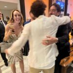 Marcos Veras Instagram - E ontem foi dia de ganhar prêmios! Nosso “ Alguma Coisa Podre” levou 5 destaques no @premiodid . Obrigado aos jurados pelo olhar carinhoso. E ano que vem vai ter @musicalpodre sim. Aguardem! Evoé 🎭❤️ Fotos @andysantanaoficial Look @merinoalfaiataria e @reserva_go