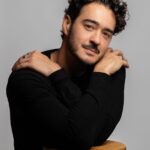 Marcos Veras Instagram - Hoje eu mando um abraçaço em mim mesmo. Semana de paz e amor pra vocês 🍀 📷 @retratoslucas