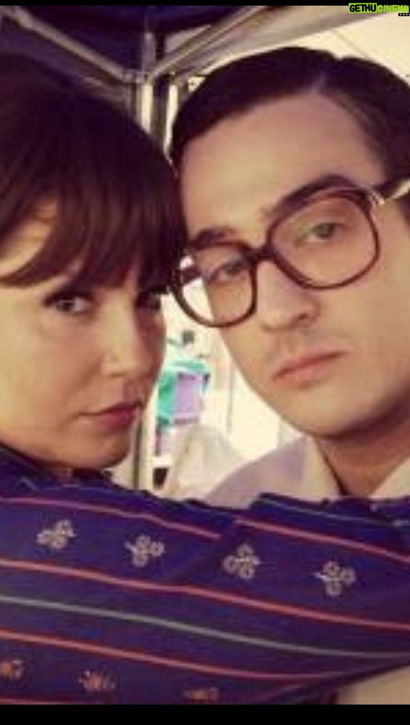 Marcos Veras Instagram - Trabalhamos com drama também 🎞️ Ontem gravando com @dedesecco lembrei que já trampamos juntos no cinema. Em “Entrando Numa Roubada” de 2015 do nosso amado diretor @andremoraesofficial . No elenco só brabo que admiro @julinhoandrade @luciomaurofilhooficial @aramistrindadeator @brunofatumbitorres @oficial.anacarol @tonico.pereira Tem comédia, drama e ação e tá disponível na @primevideobr #cinema