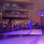 Marcos Veras Instagram - Ainda sobre o dia mundial do teatro No último fim de semana tive a honra de me apresentar com meu solo “ Vocês Foram Maravilhosos” no teatro mais antigo em atividade das Américas. A Casa da Ópera de Ouro Preto em Minas Gerais é uma construção de 1769. Uma energia e importância surreais. E ainda tive o prazer de me apresentar também no dia seguinte na acolhedora Itabira, terra do poeta Carlos Drummond de Andrade. Foram duas lindas sessões com lotação esgotada. Viajar pelo país fazendo teatro é uma experiência enriquecedora. E graças ao @teatroemmovimento isso foi possível. Obrigado @rubimproducoes . Obrigado à todos os mineiros e não mineiros presentes. A gente volta em breve. Viva o Teatro 🎭 Evoé ! 📷 @cesartropia @voces_foram_maravilhosos #diamundialdoteatro