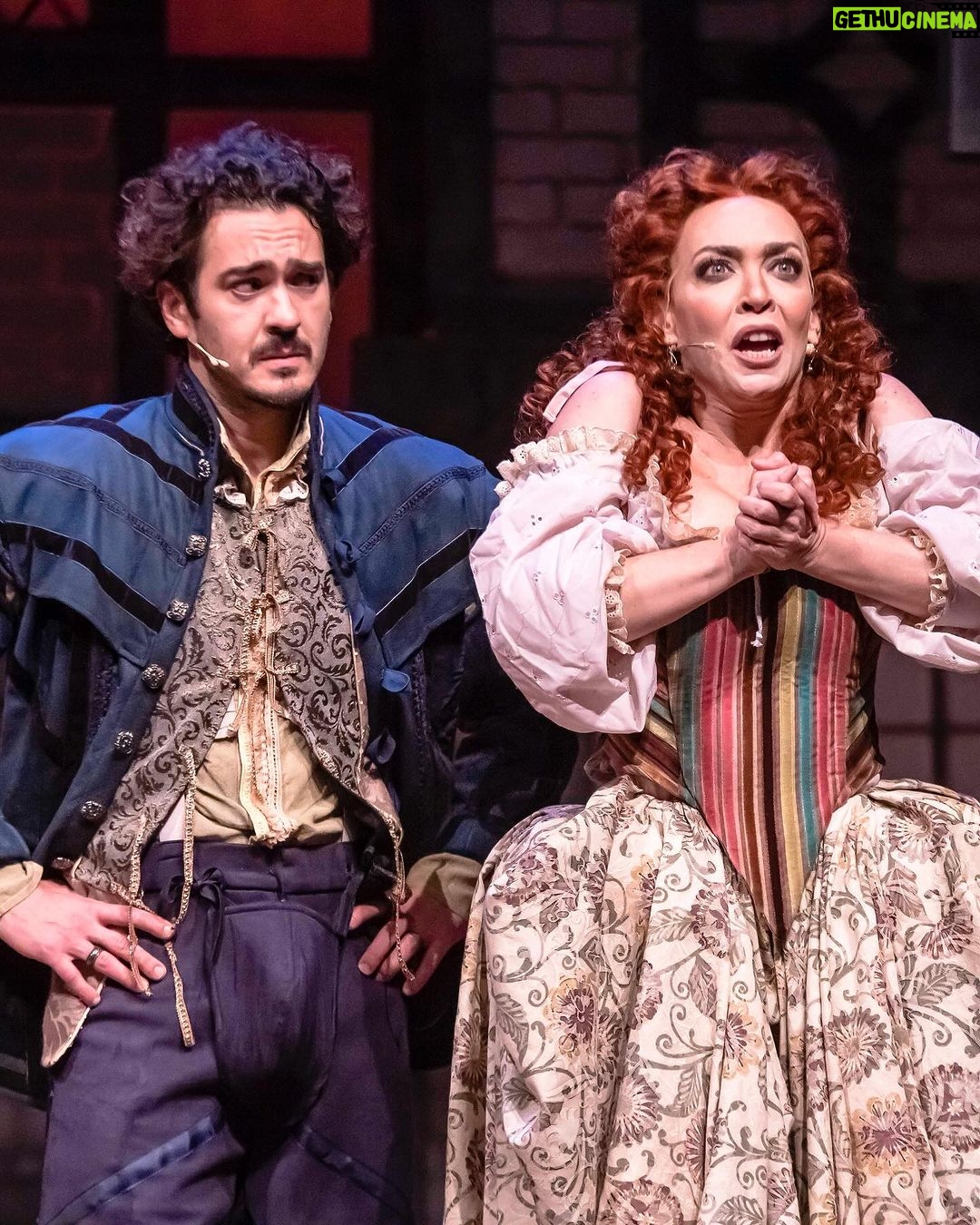 Marcos Veras Instagram - Dia Mundial do Teatro 🎭 E aproveito pra avisar que o musical mais premiado de 2023 terá curtíssima temporada em terras cariocas. Somente de 5 de abril a 5 de maio. Tem que ver! É Shakespeare! Do nosso jeito mas é pô ! Você vai dar boas risadas. Garanto! Ingressos á venda! Tem link aqui na Bio. Evoé ! Viva o Teatro hoje e sempre @musicalpodre #shakesapeare #musical #diamundialdoteatro 📷 @caiogallucci