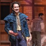 Marcos Veras Instagram - Dia Mundial do Teatro 🎭 E aproveito pra avisar que o musical mais premiado de 2023 terá curtíssima temporada em terras cariocas. Somente de 5 de abril a 5 de maio. Tem que ver! É Shakespeare! Do nosso jeito mas é pô ! Você vai dar boas risadas. Garanto! Ingressos á venda! Tem link aqui na Bio. Evoé ! Viva o Teatro hoje e sempre @musicalpodre #shakesapeare #musical #diamundialdoteatro 📷 @caiogallucci