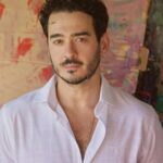 Marcos Veras Instagram - Começando a semana com esses cliques pra capa da @revmensch com direito a arte no papelão por Davi Arteiro meu filho 🎨 Matéria super bacana onde falo de vida, carreira e projetos Link nos stories pra ler, caso te interesse Fotos do craque @gutocosta , look da maravilhosa @samantha_szczerb Assessoria: @primeiroplanocom Agenciamento: @ilanabrakarz #vocesforammaravilhosos #algumacoisapodre #bbb24 #ator #apresentador