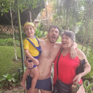 Marcos Veras Instagram - Hoje é dia dela! 

Minha mãe, potente, doce, forte, generosa. Uma super mulher! Viva Dona Terezinha ❤️