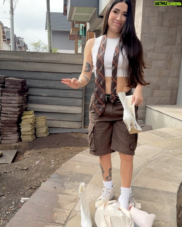 Maria Venture Instagram - engravatada tá? Gramado, Rio Grande do Sul, Brazil