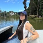 Maria Venture Instagram - uma vibe mais irmã zuzu de boné