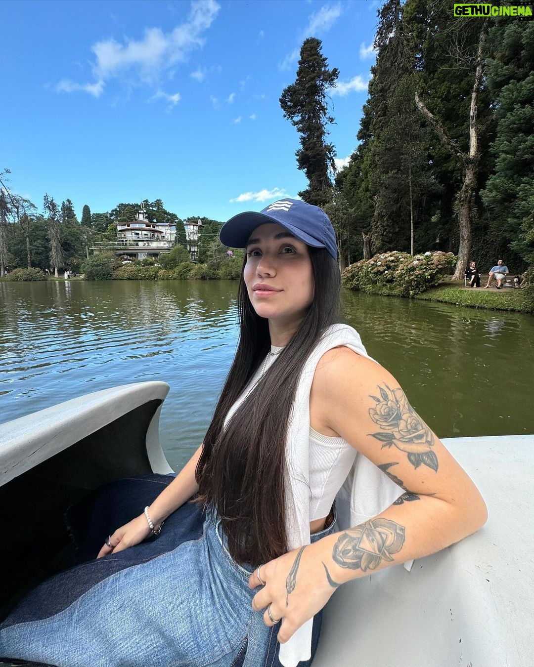 Maria Venture Instagram - uma vibe mais irmã zuzu de boné