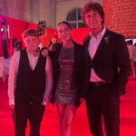 Mariano Martínez Instagram - Los amo hijos con todo mi ser. Hermoso ir juntos hoy a los 30 años de @revistacaras que dicho sea estuvo increíble y la pasamos genial . Merecido festejo pra tremenda revista. Por muchos años más. Mi outfit es de @janosatelier 🎩💯