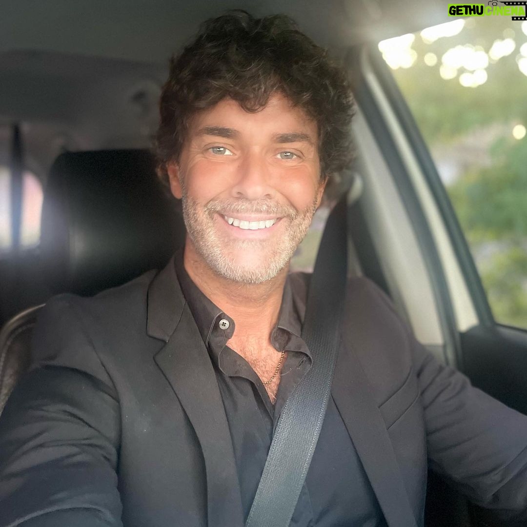 Mariano Martínez Instagram - "Un triunfador es aquel que se levanta y busca las circunstancias que desea,y sino las encuentra las fabrica.” 💪🏻❤️🔥