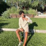Mariano Martínez Instagram - La Navidad es una fecha sensible. Deseo que este día traiga fuerza mental y espiritual. Bendiciones.Feliz Navidad. 😊🫶