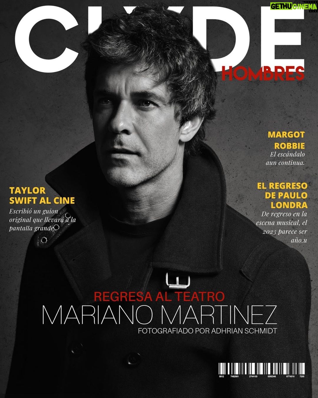 Mariano Martínez Instagram - Aquí en la última portada del año de @clydemagazine , retratado por el maravilloso ojo de @adhrianschmidt , les comparto mi alegría de regresar al teatro con una obra maravillosa que le prometemos se van a reír! 🎭❤️