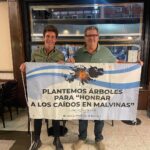 Mariano Martínez Instagram - "De los pibes de Malvinas que jamas olvidare” Que lindo verte @feurland te quiero muchísimo 💙🇦🇷🙌🏼