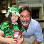 Mariano Martínez Instagram - Qué momento mágico vivimos anoche en el acto del Jardín de Alma. Su debut en un concert en el auditorio Belgrano a pleno . La emoción que tenía ella con actuar como ensayo y repaso sus textos. Los días previos tuvo fiebre y mocos. Dios mediante nada la freno y se subió a disfrutar con sus compañeras. Acá acompañado y alentando. Te amo hija te amamos. ❤️🙏🏻🎭