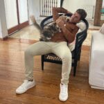 Mariano Martínez Instagram - Arrancando el otoño a puro mimo con pitufina. 😻