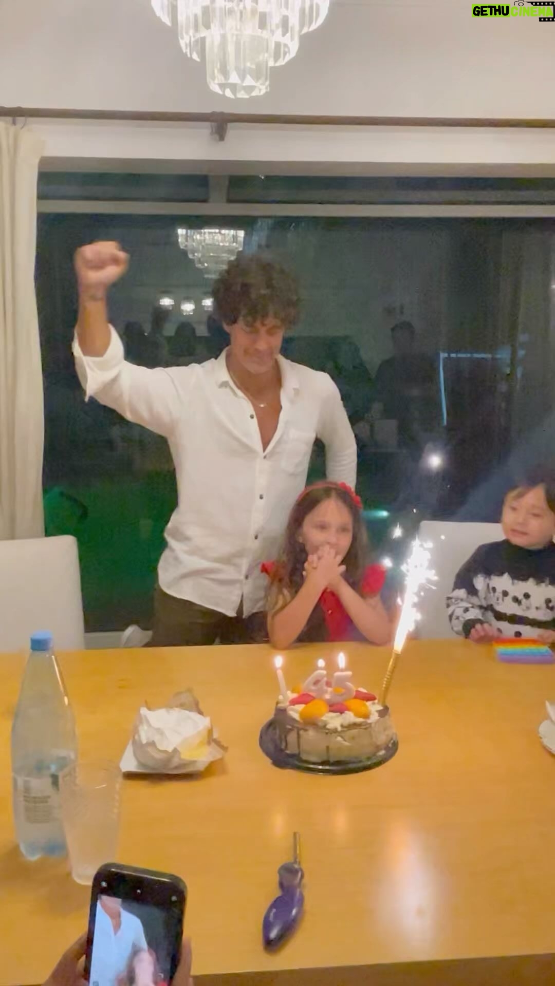 Mariano Martínez Instagram - Mis 45 feliz !! Gracias Dios!!! 💪🏻❤️🥳