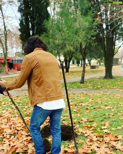 Mariano Martínez Instagram - Un honor haber plantado un árbol en la plaza malvinas argentinas de saladillo . En memoria de los 649 caídos en Malvinas. Idea de @feurland ex combatiente y héroe nacional. Gracias ! Viva la patria !🙏🏻⚡️❤️ 🇦🇷