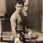 Mariano Martínez Instagram - . Antes que termine el día no quería dejar de subir unas fotos de “campeones de la vida “. Son unas que tenia guardadas y hoy a 20 años de la novela quiero compartirlas. @osvaldolaportok @castrolucianook @betianablum @elchuecosuar🥊❤️😊🥂