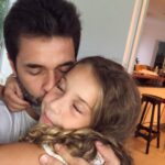 Mariano Martínez Instagram – .
Hija cada abrazo tuyo es una caricia al alma❤️💫